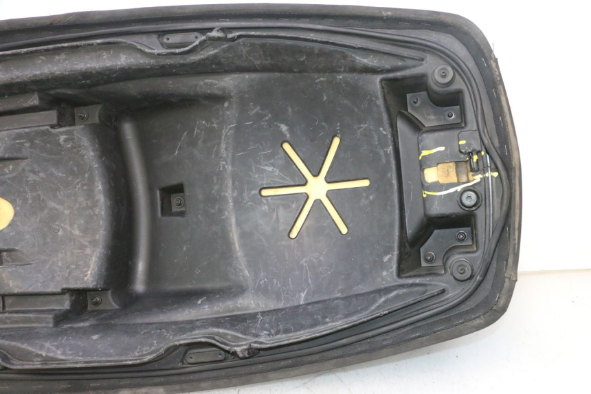 photo de SITZ PIAGGIO MP3 500 (2016 - 2018) - Details der Befestigungspunkte