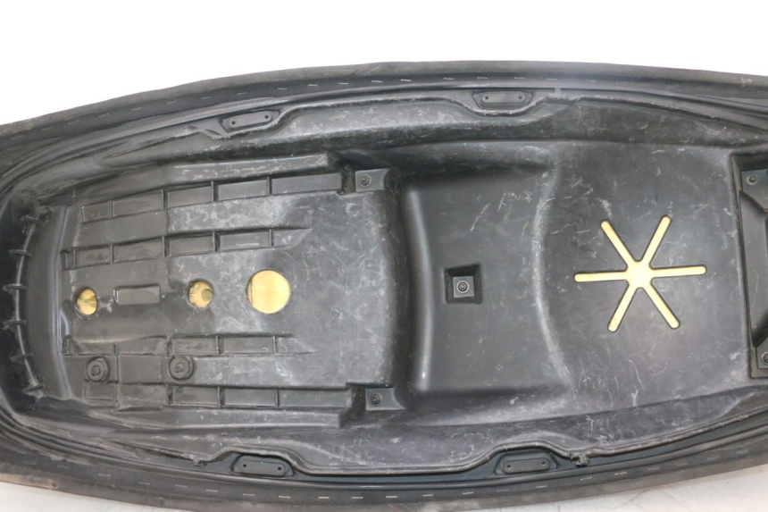 photo de SITZ PIAGGIO MP3 500 (2016 - 2018) - Oberflächenzustand und Material