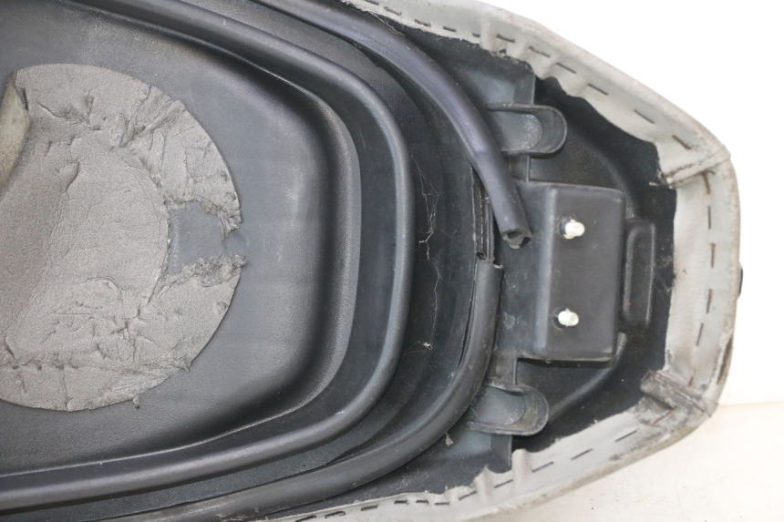 photo de SITZ KYMCO LIKE 4T 50 (2019 - 2025) - Fokus auf die Struktur
