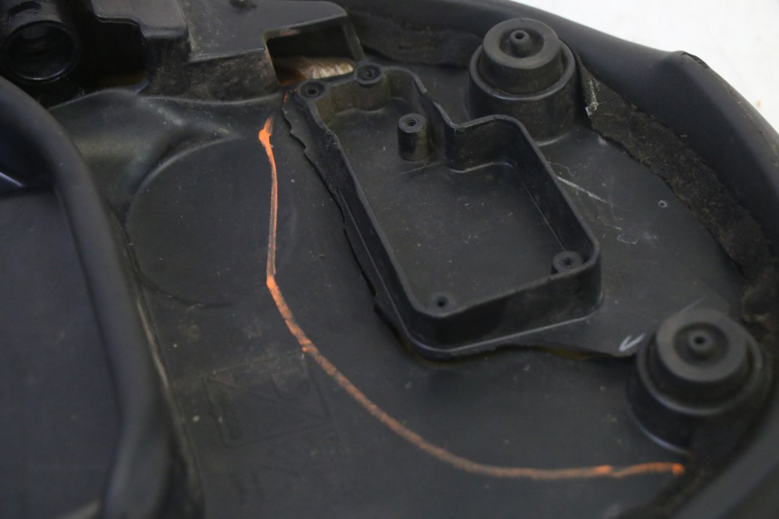 photo de SELLE PIAGGIO NEW TYPHOON 50 (2010 - 2017) - Oberflächenzustand und Material