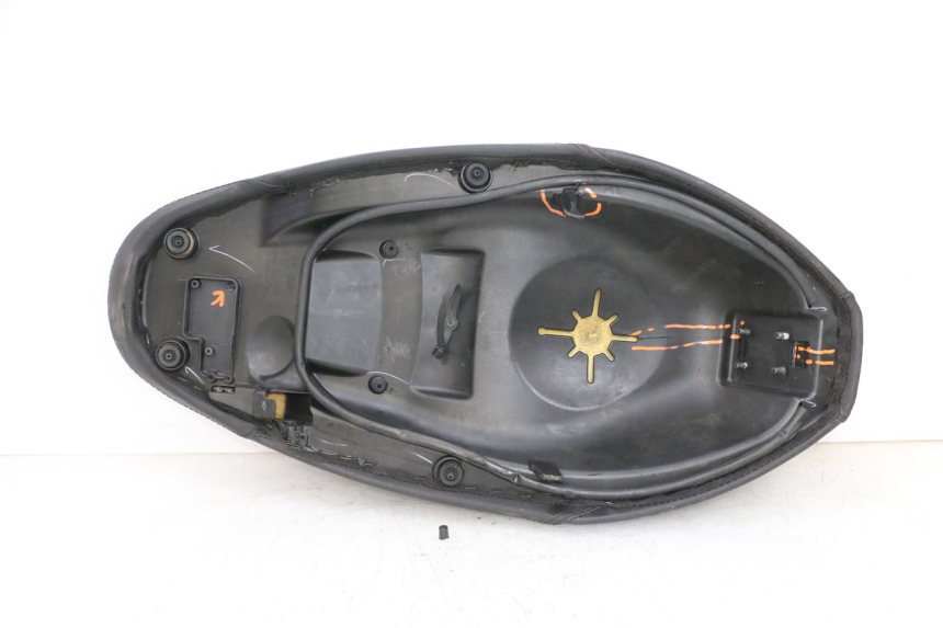 photo de SELLE PIAGGIO NEW TYPHOON 50 (2018 - 2021) - Details der Befestigungspunkte