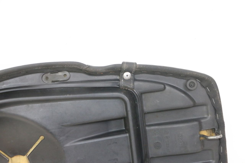 photo de SITZ PIAGGIO NRG POWER PUREJET 50 (2018 - 2021) - Oberflächenzustand und Material