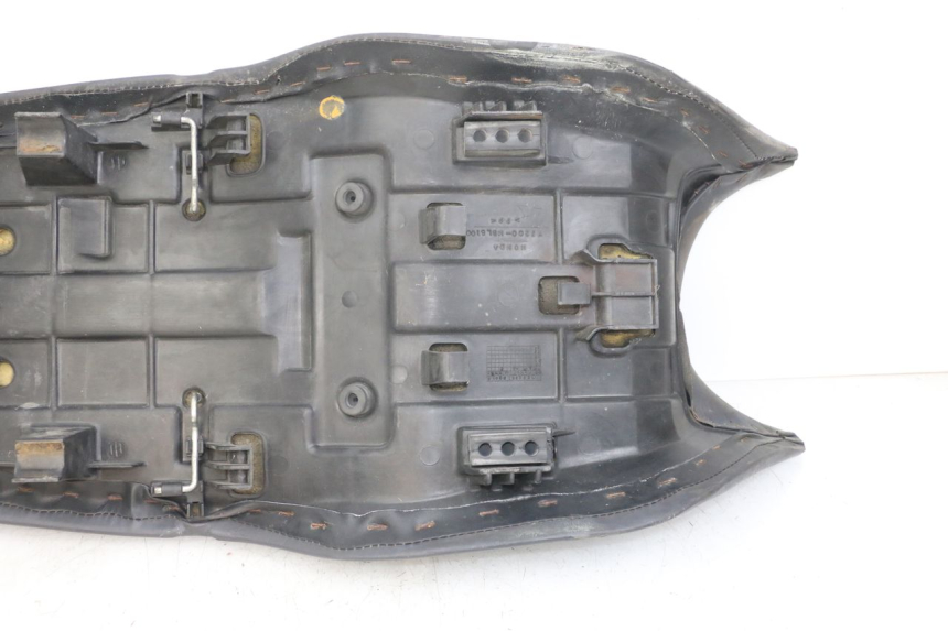 photo de SITZBANK HONDA NTV DEAUVILLE 650 (1998 - 2001) - Charakteristische Merkmale