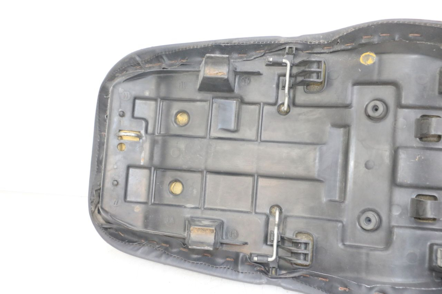 photo de SITZBANK HONDA NTV DEAUVILLE 650 (1998 - 2001) - Zoom auf Komponenten