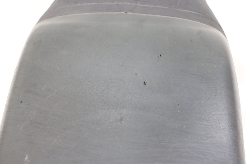 photo de SITZBANK HONDA NTV DEAUVILLE 650 (1998 - 2001) - Zoom auf Gebrauchszustand