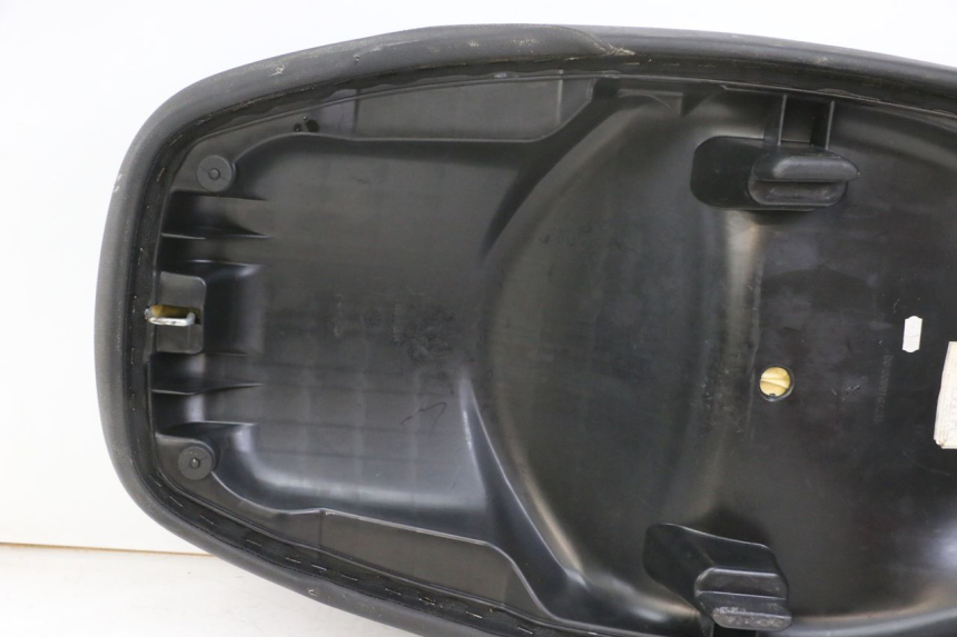 photo de SITZBANK PEUGEOT CITYSTAR 2T 50 (2018 - 2021) - Hochauflösende Nahaufnahme