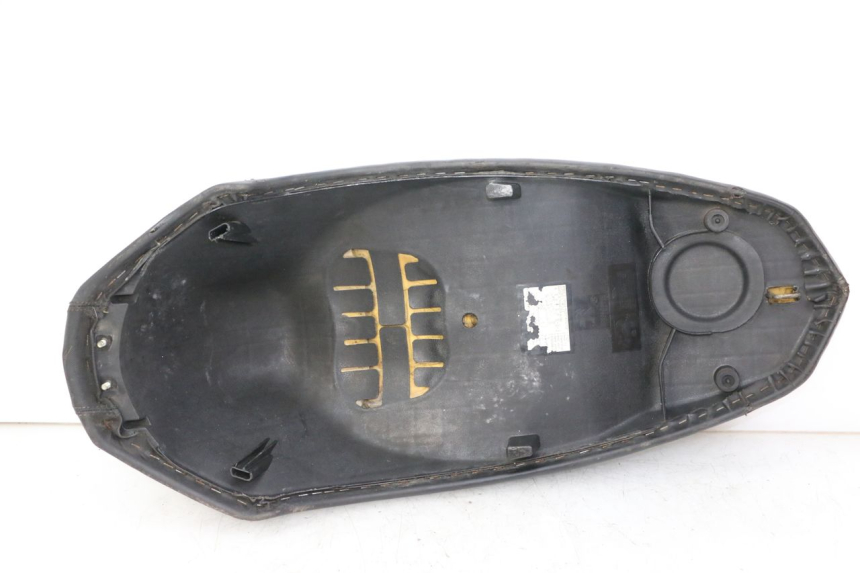 photo de SELLE PEUGEOT KISBEE 2T 50 (2010 - 2017) - Alternativer Blickwinkel