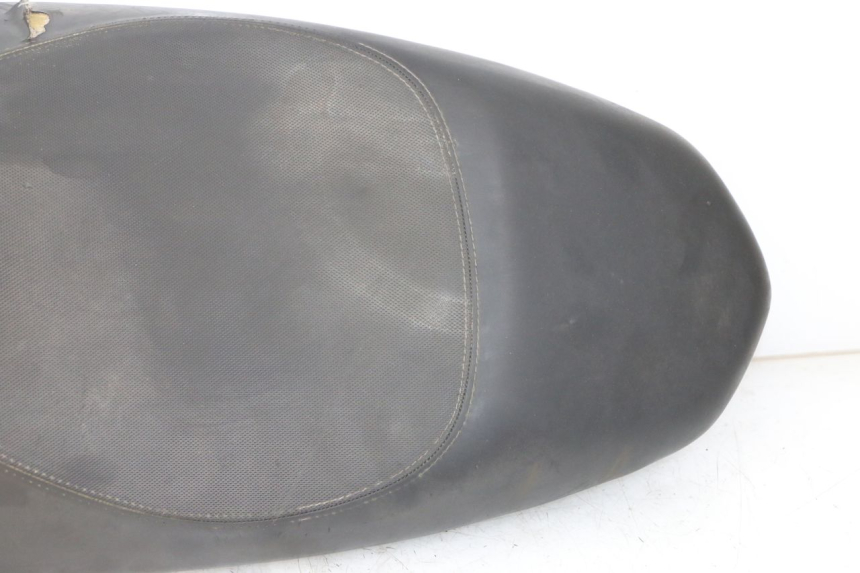 photo de SELLE PEUGEOT KISBEE 2T 50 (2010 - 2017) - Profilansicht des Ersatzteils