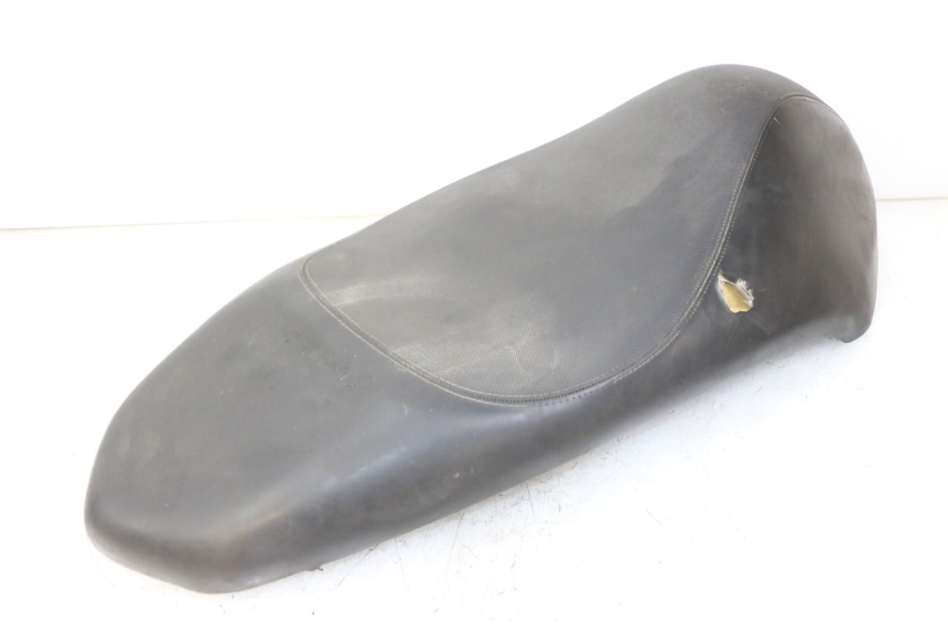 photo de SELLE PEUGEOT KISBEE 2T 50 (2010 - 2017) - Zoom auf Gebrauchszustand