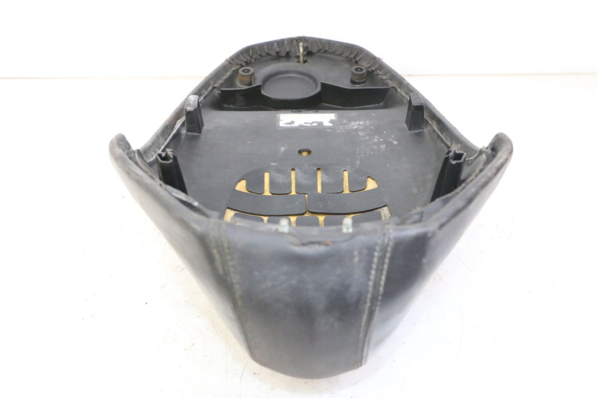 photo de SELLE PEUGEOT KISBEE 2T 50 (2010 - 2017) - Oberflächenzustand und Material