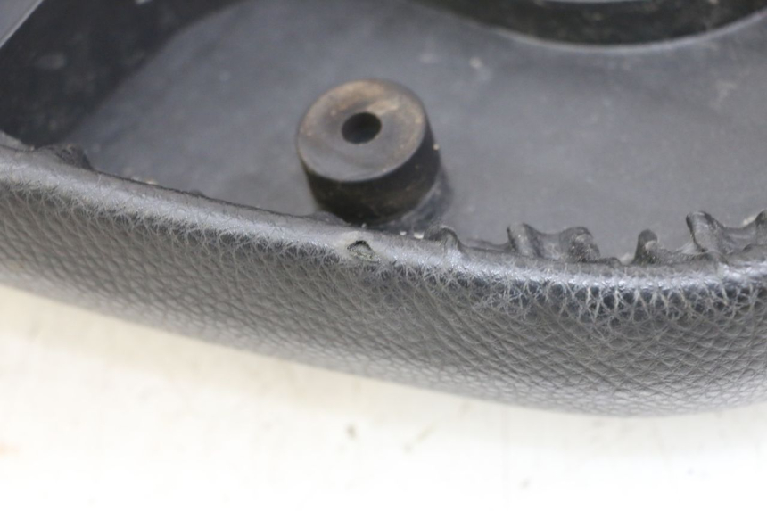 photo de SELLE PEUGEOT KISBEE 4T 50 (2018 - 2022) - Detailansicht des Bauteils