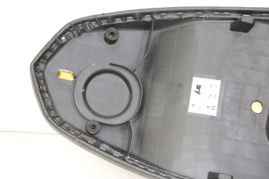 photo de SELLE PEUGEOT KISBEE 4T 50 (2018 - 2022) - Zoom auf Komponenten