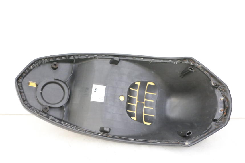 photo de SELLE PEUGEOT KISBEE 4T 50 (2018 - 2022) - Hochauflösende Nahaufnahme