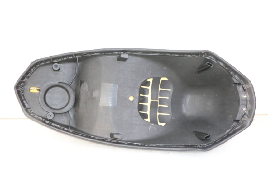 photo de SELLE PEUGEOT KISBEE 4T 50 (2010 - 2017) - Detailansicht des Bauteils