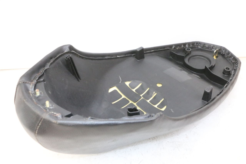 photo de SELLE PEUGEOT KISBEE 4T 50 (2010 - 2017) - Technische Nahaufnahme