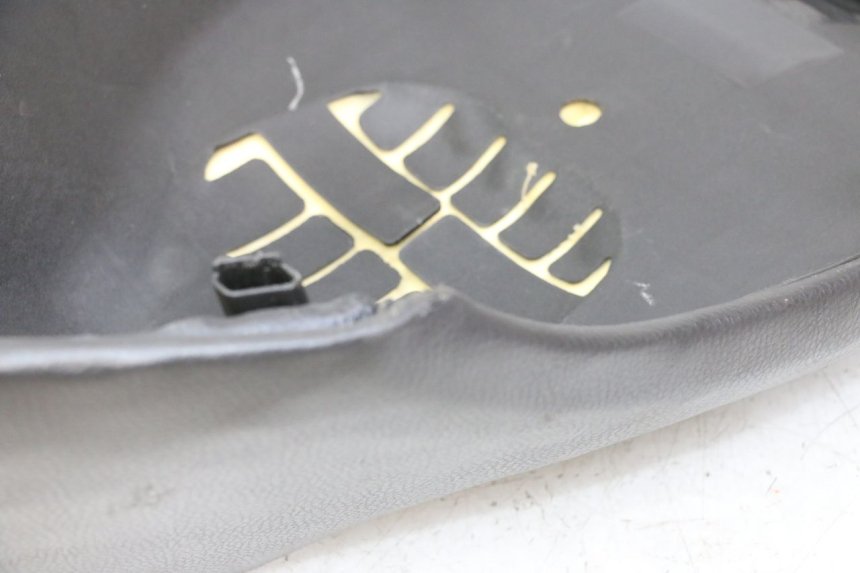 photo de SELLE PEUGEOT KISBEE 4T 50 (2010 - 2017) - Details der Befestigungspunkte