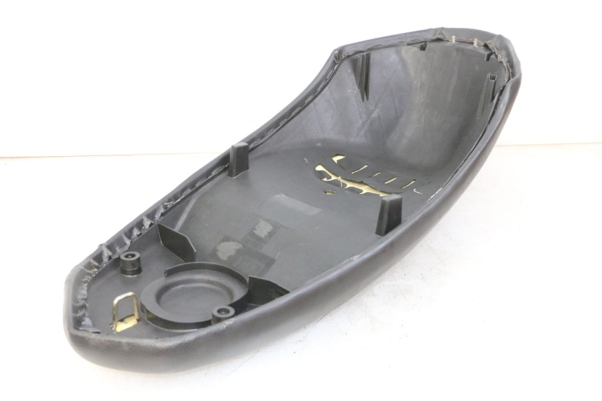 photo de SELLE PEUGEOT KISBEE 4T 50 (2010 - 2017) - Kennzeichnungen und Originalreferenzen