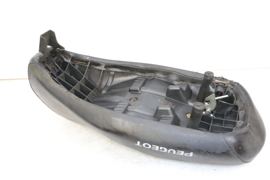 photo de SELLE PEUGEOT LUDIX 50 (2008 - 2017) - Details der Befestigungspunkte