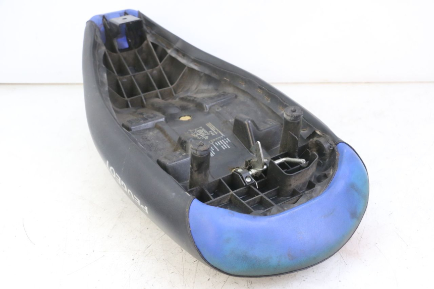 photo de SITZ PEUGEOT LUDIX ONE 50 (2005 - 2008) - Details der Befestigungspunkte