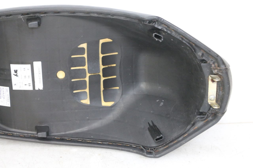 photo de SITZBANK PEUGEOT STREETZONE 4T 50 (2018 - 2023) - Zoom auf Komponenten