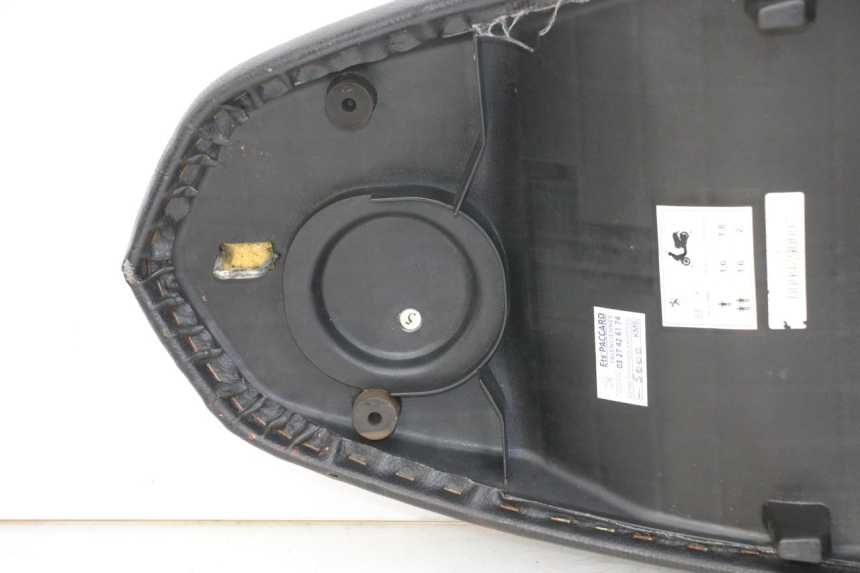 photo de SITZBANK PEUGEOT STREETZONE 4T 50 (2018 - 2023) - Hochauflösende Nahaufnahme