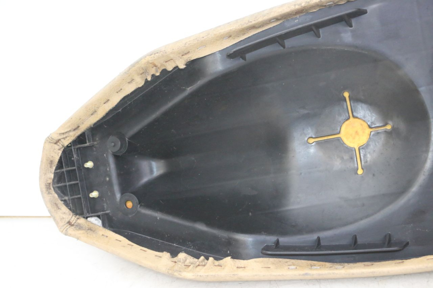 photo de SITZ PEUGEOT VIVACITY 125 (2010 - 2017) - Zoom auf Komponenten