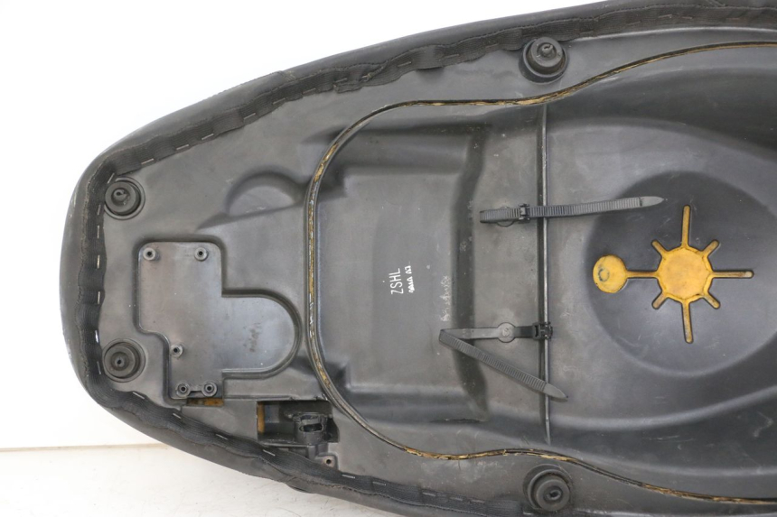 photo de SELLE PIAGGIO NEW TYPHOON 50 (2010 - 2017) - Hochauflösende Nahaufnahme