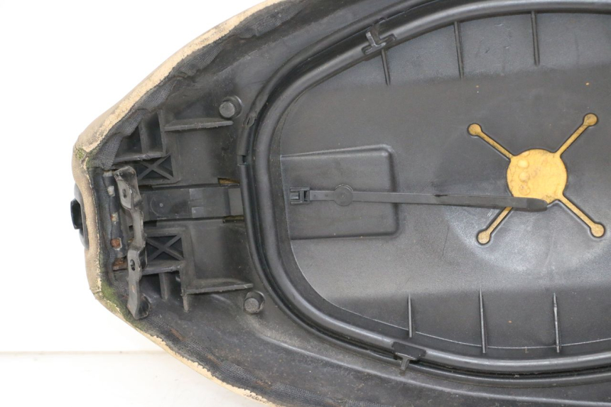 photo de SITZ PIAGGIO VESPA LX 150 (2005 - 2013) - Details der Befestigungspunkte
