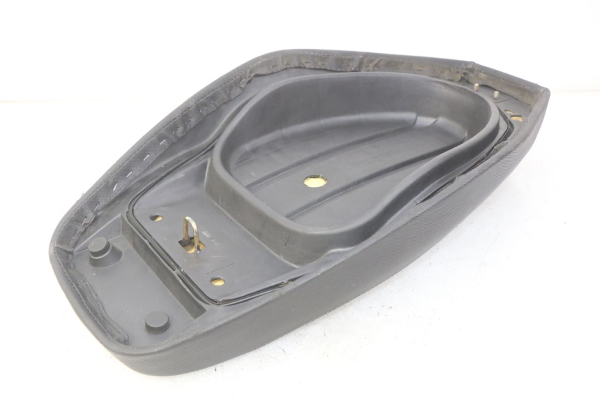 photo de SITZBANK TNT MOTOR ROMA 10' 4T 50 (2019 - 2022) - Oberflächenzustand und Material