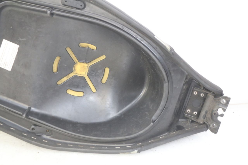 photo de SITZBANK GILERA RUNNER SP 50 (2009 - 2017) - Zoom auf Komponenten