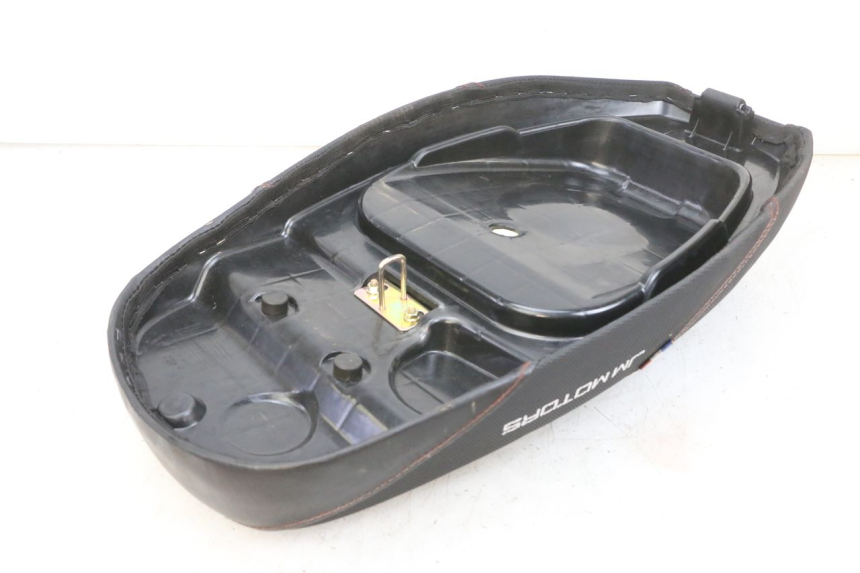 photo de SITZ JM MOTORS SANTANA EVO 50 (2024 - 2026) - Technische Nahaufnahme