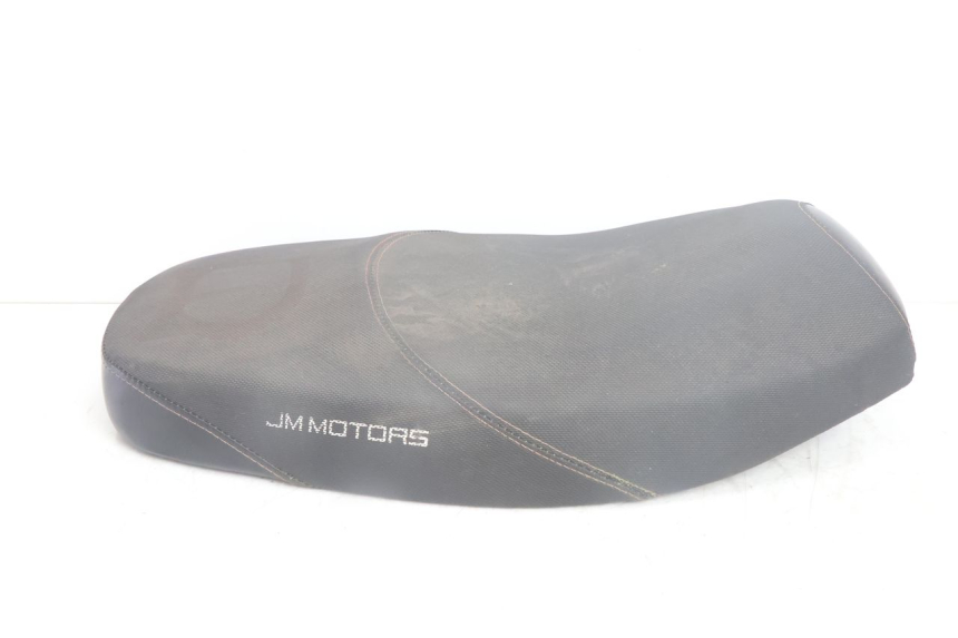 photo de SITZ JM MOTORS SANTANA EVO 50 (2024 - 2026) - Oberflächenzustand und Material