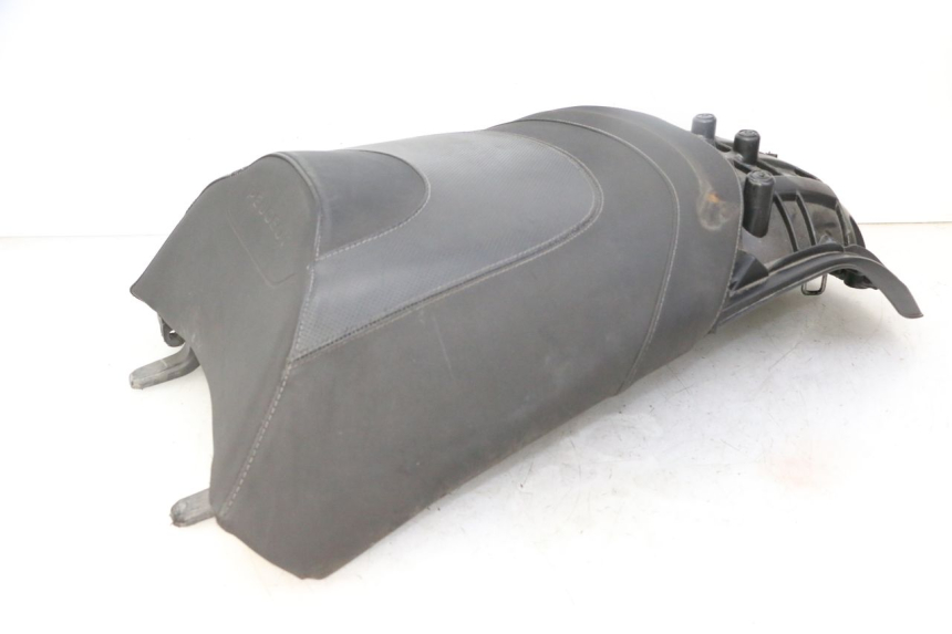 photo de SITZ PEUGEOT SATELIS 125 (2013 - 2018) - Zoom auf Gebrauchszustand