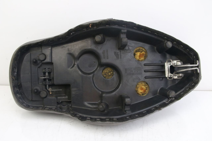 photo de SITZBANK APRILIA SCARABEO 4T 50 (2009 - 2017) - Oberflächenzustand und Material