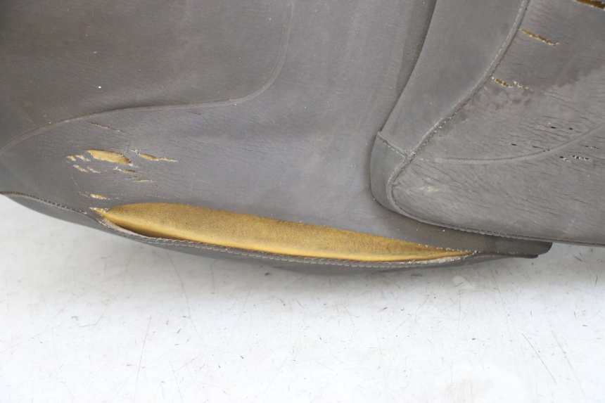 photo de SITZ APRILIA SCARABEO GT 125 (1999 - 2007) - Fokus auf die Struktur