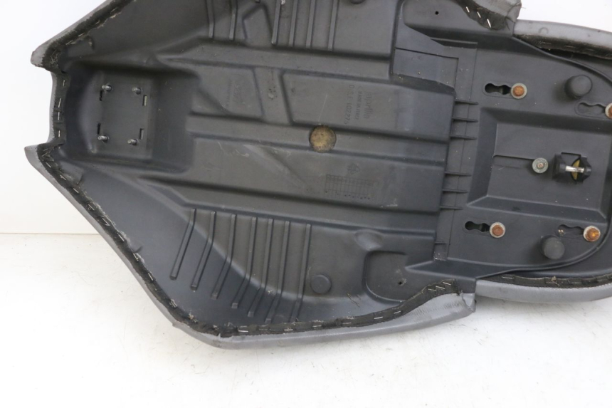 photo de SITZ APRILIA SCARABEO GT 125 (1999 - 2007) - Alternative Perspektive