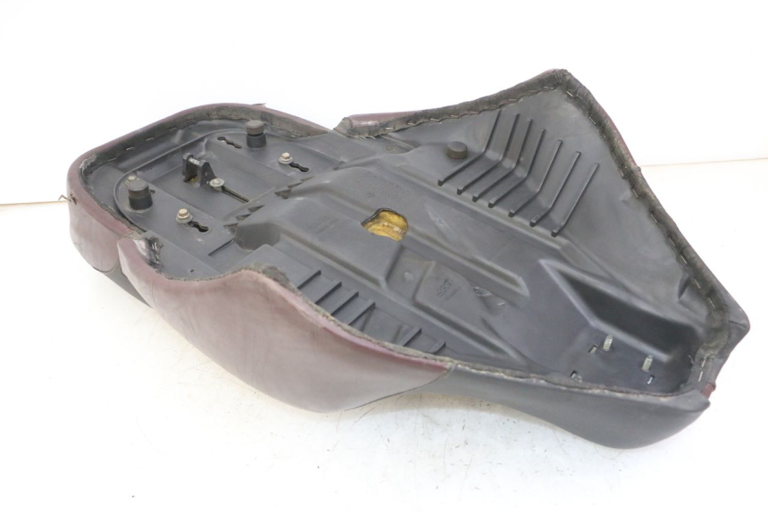 photo de SITZ APRILIA SCARABEO GT TOURING 125 (1999 - 2005) - Detailansicht des Bauteils