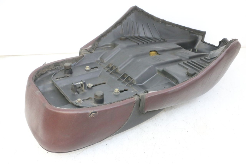 photo de SITZ APRILIA SCARABEO GT TOURING 125 (1999 - 2005) - Zoom auf Gebrauchszustand