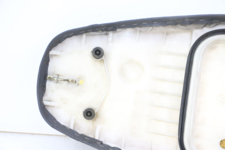 photo de SELLE HONDA SCV LEAD 100 (2003 - 2007) - Charakteristische Merkmale