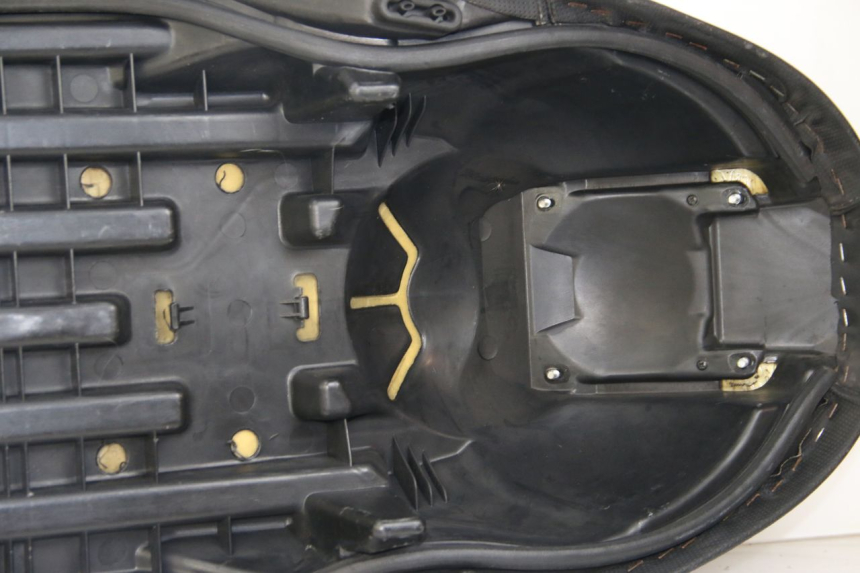 photo de SITZ MBK SKYCRUISER 125 (2006 - 2009) - Details der Befestigungspunkte