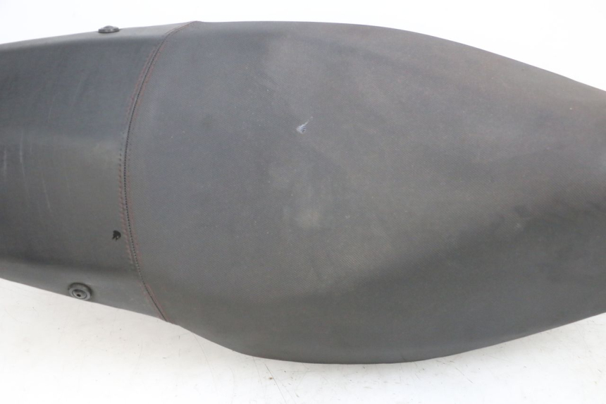 photo de SITZ PEUGEOT SPEEDFIGHT 4 4T EFI 50 (2021 - 2025) - Zoom auf Komponenten