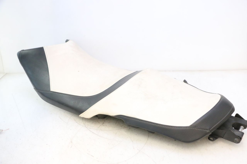 photo de SITZ CAN-AM SPYDER RS 1000 (2008 - 2012) - Detaillierte Sichtprüfung