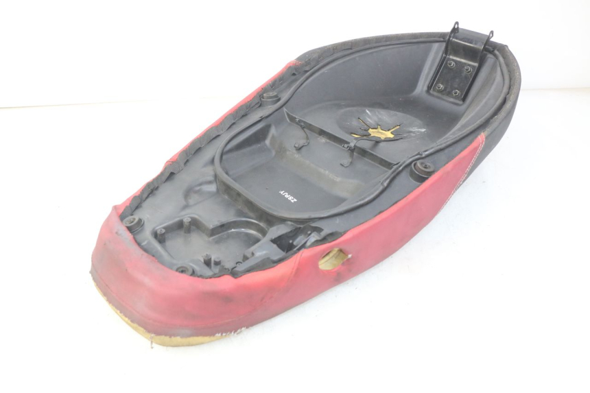 photo de SITZBANK APRILIA SR 2T 50 (2012 - 2017) - Details der Befestigungspunkte