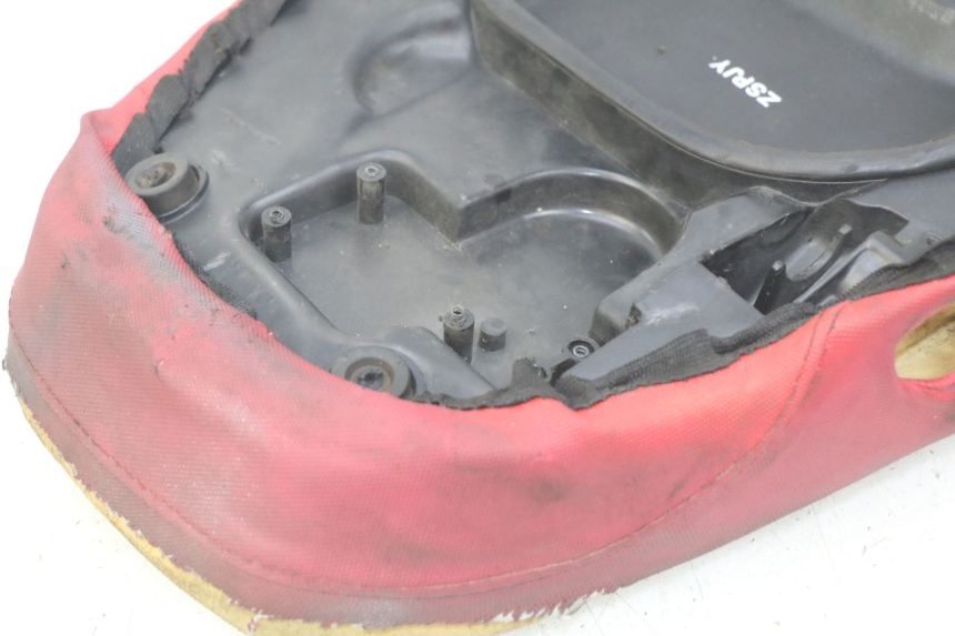 photo de SITZBANK APRILIA SR 2T 50 (2012 - 2017) - Oberflächenzustand und Material