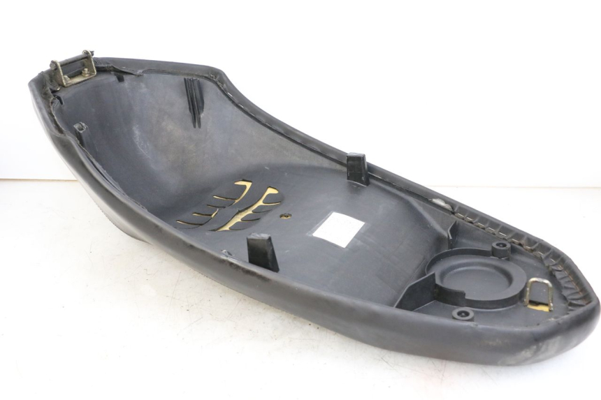 photo de SITZ PEUGEOT STREETZONE 2T 50 (2014 - 2019) - Details der Befestigungspunkte