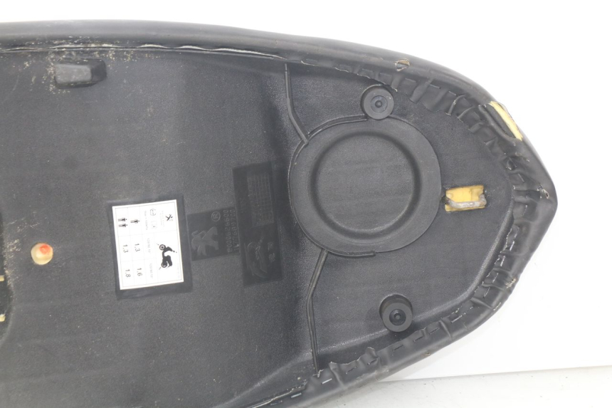 photo de SITZBANK PEUGEOT STREETZONE 4T 50 (2018 - 2023) - Charakteristische Merkmale