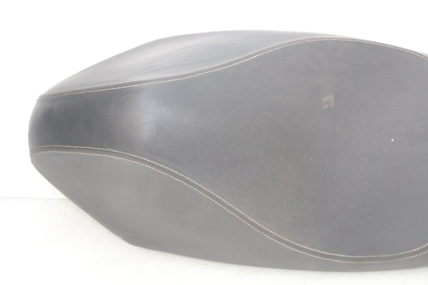 photo de SITZBANK PEUGEOT STREETZONE 4T 50 (2018 - 2023) - Hochauflösende Nahaufnahme