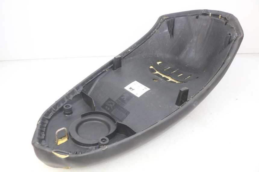 photo de SITZBANK PEUGEOT STREETZONE 4T 50 (2018 - 2023) - Details der Befestigungspunkte