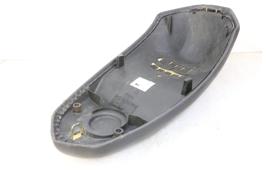 photo de SITZ PEUGEOT STREETZONE I NAKED 2T 50 (2018 - 2020) - Details der Befestigungspunkte