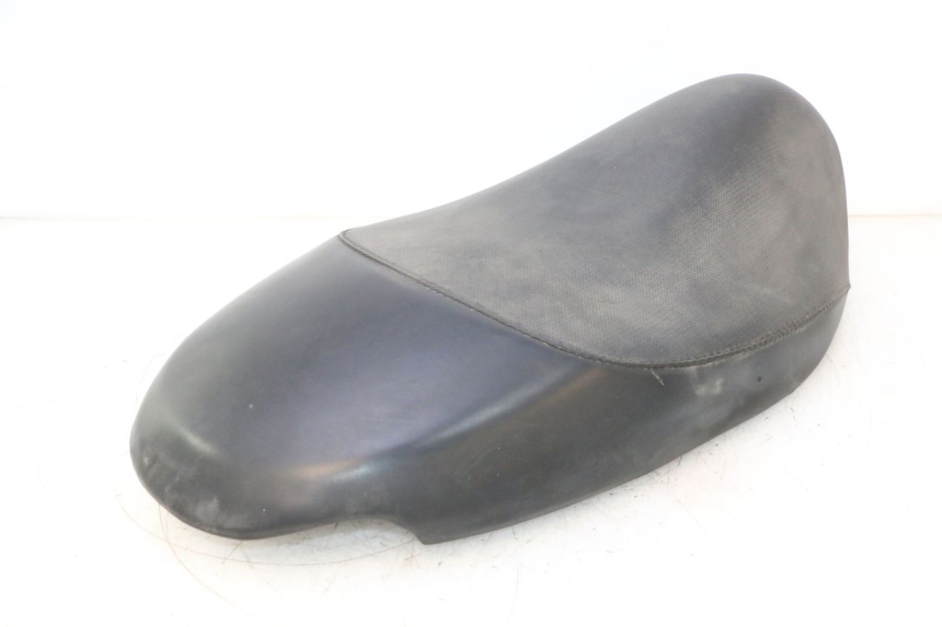 photo de SITZ PEUGEOT TREKKER 50 (1995 - 2004) - Fokus auf die Struktur